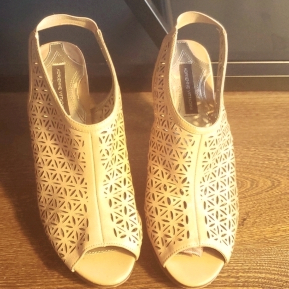 Adrienne Vittadini Nude Sandals Size 9M